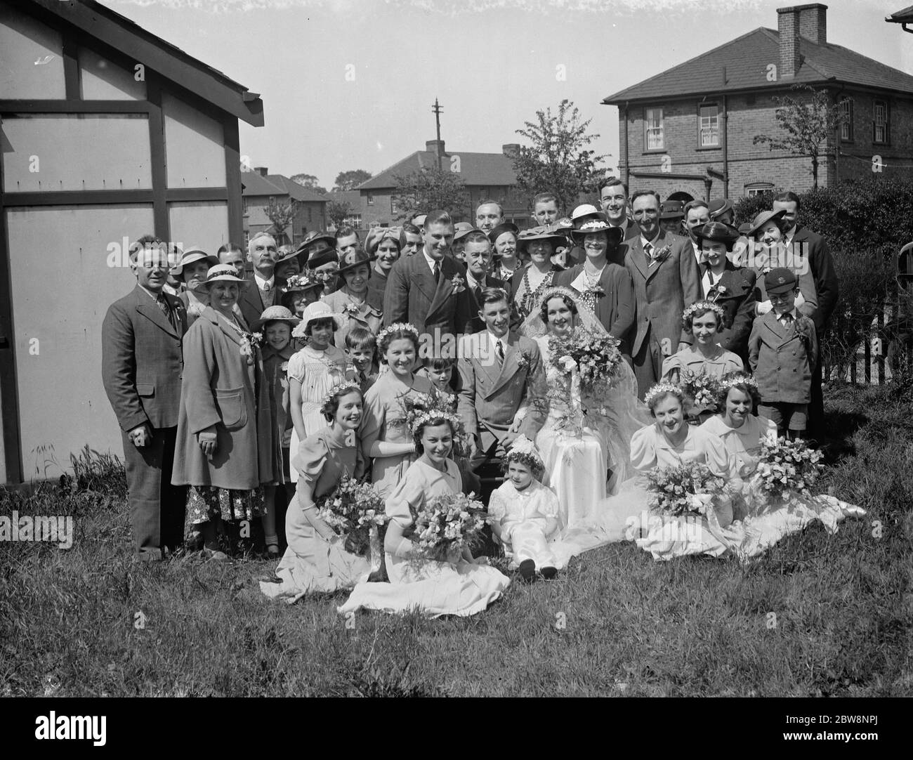 Il matrimonio di HT Osborn e Miss B Pryke a Eltham. Il gruppo di nozze posa per una foto . 4 giugno 1938 Foto Stock