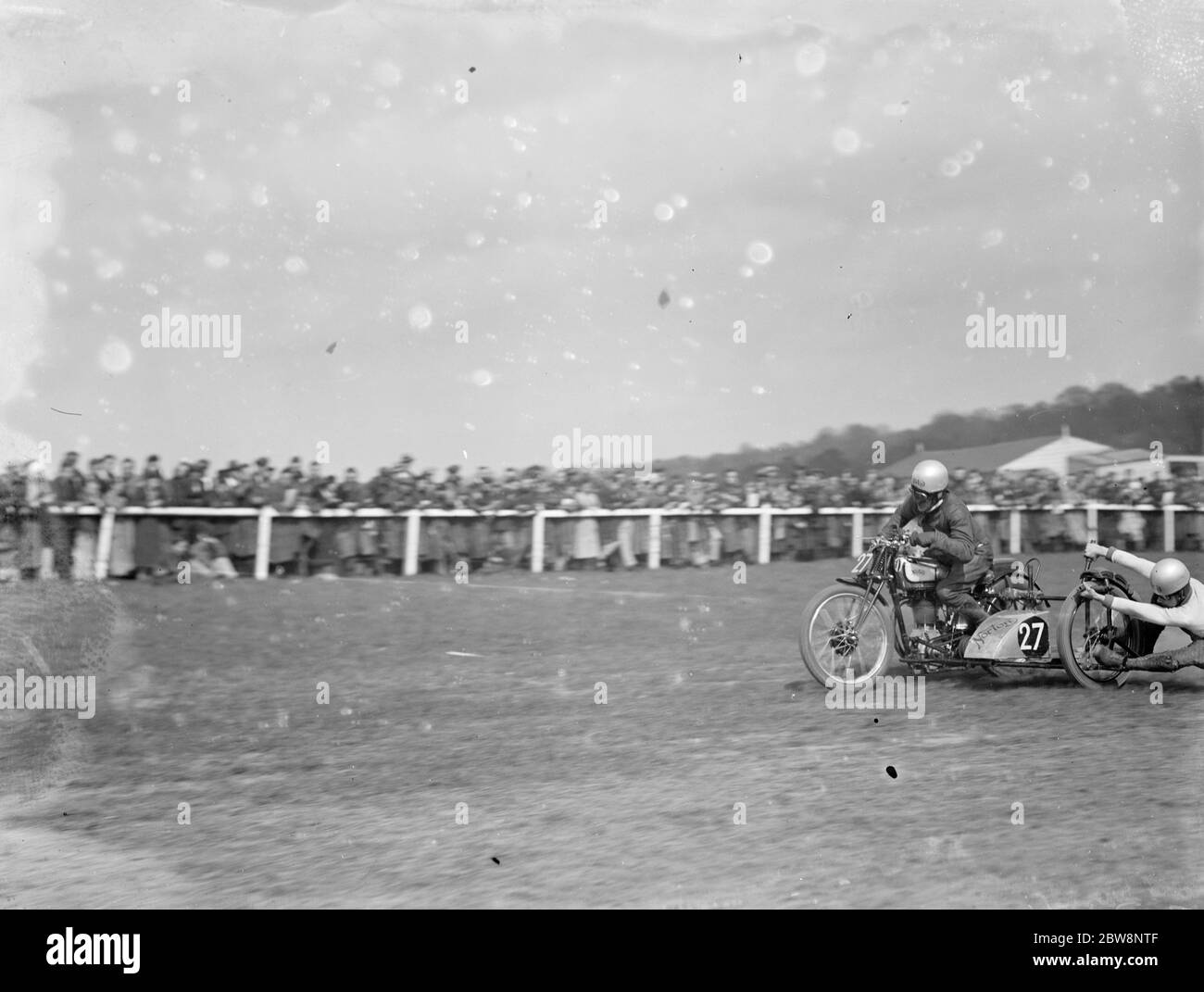 Le moto del sidecar Speedway corrono a Brands Hatch . 1936 Foto Stock
