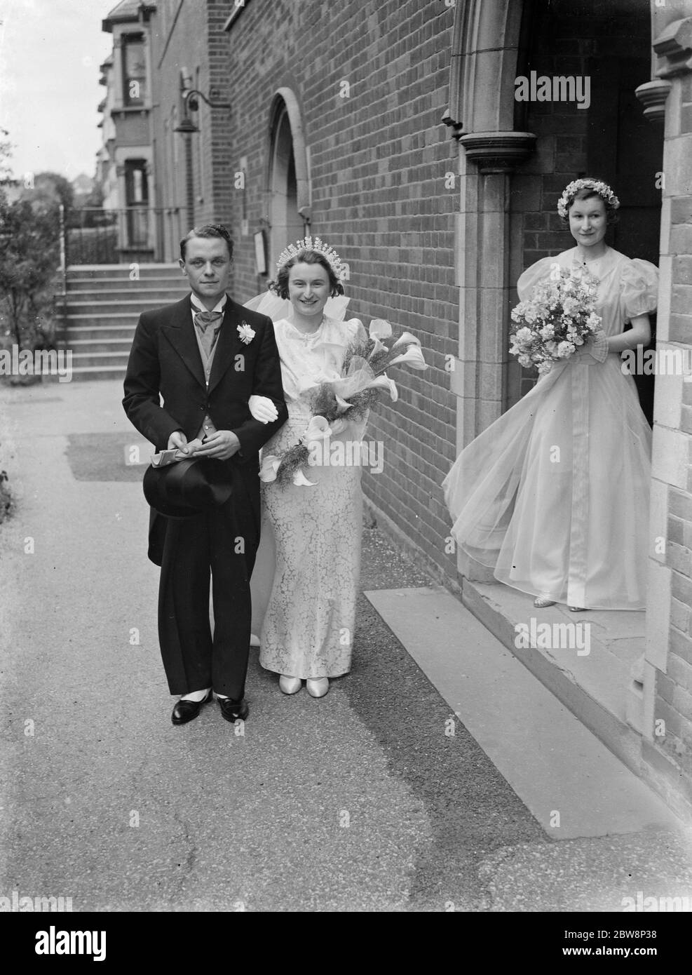 Le nozze di D Rudlins e Miss M Stables a Eltham . 23 aprile 1938 Foto Stock