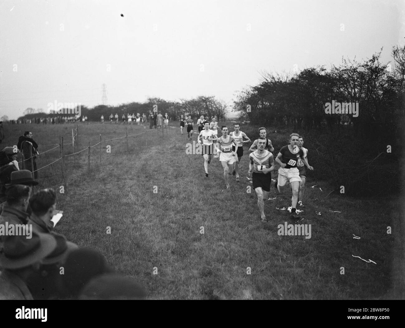 Atleti che si disputano la corsa di fondo del Tamigi meridionale . 1937 . Foto Stock