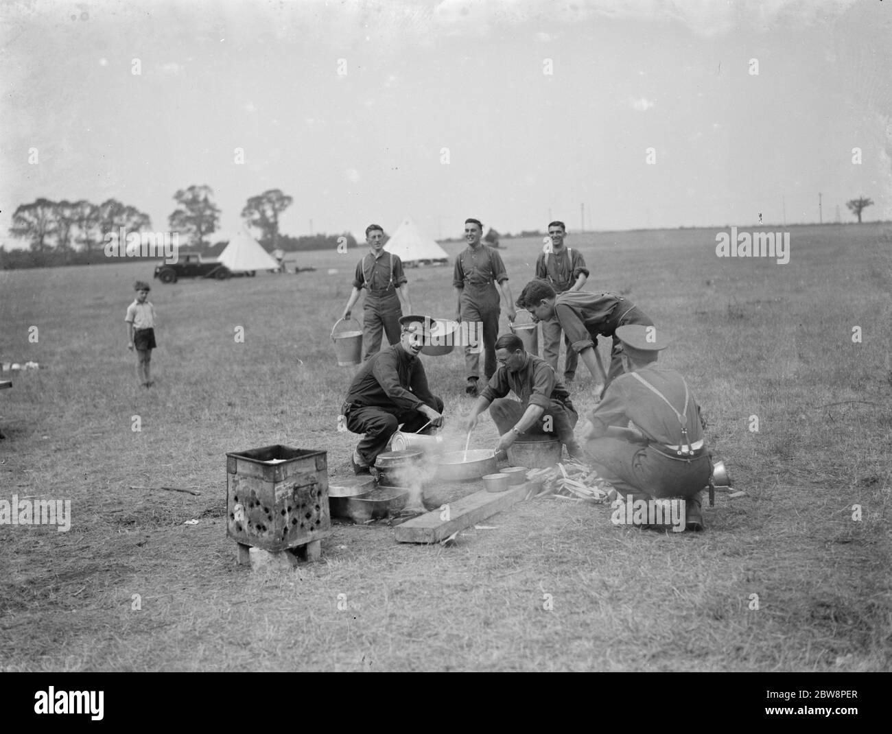I territorials di Sidcup a pietra di campo . Cucina sul fornello del campo . 1938 Foto Stock