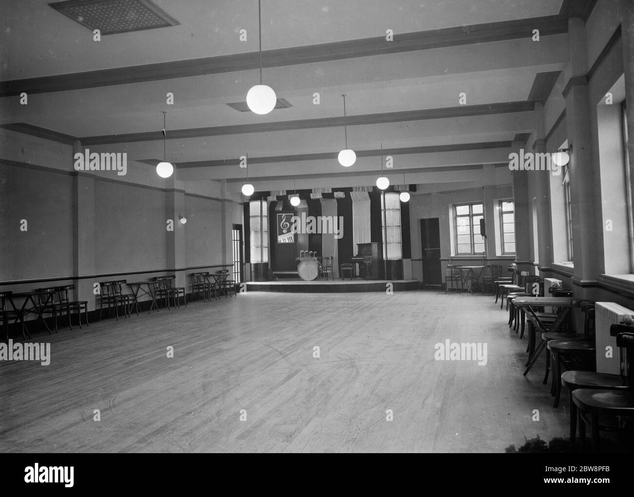 La pista da ballo vuota del Club Ideal di Sidcup , Kent . 1937 Foto Stock