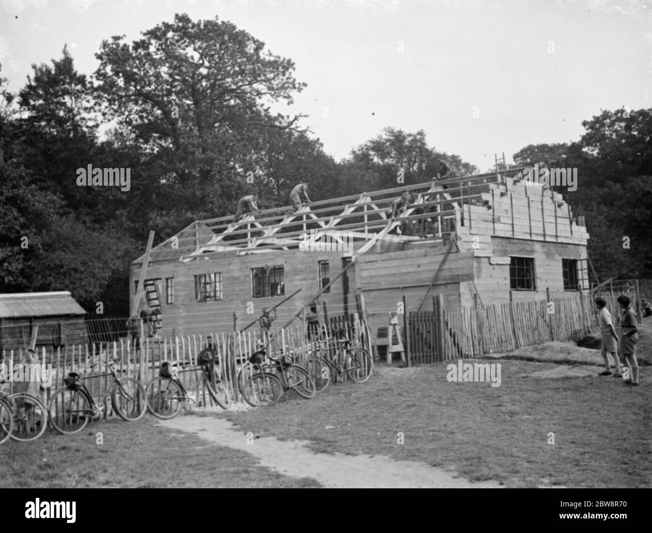 Gli scout Bridgen costruiscono qui il proprio quartier generale . 1938 . Foto Stock
