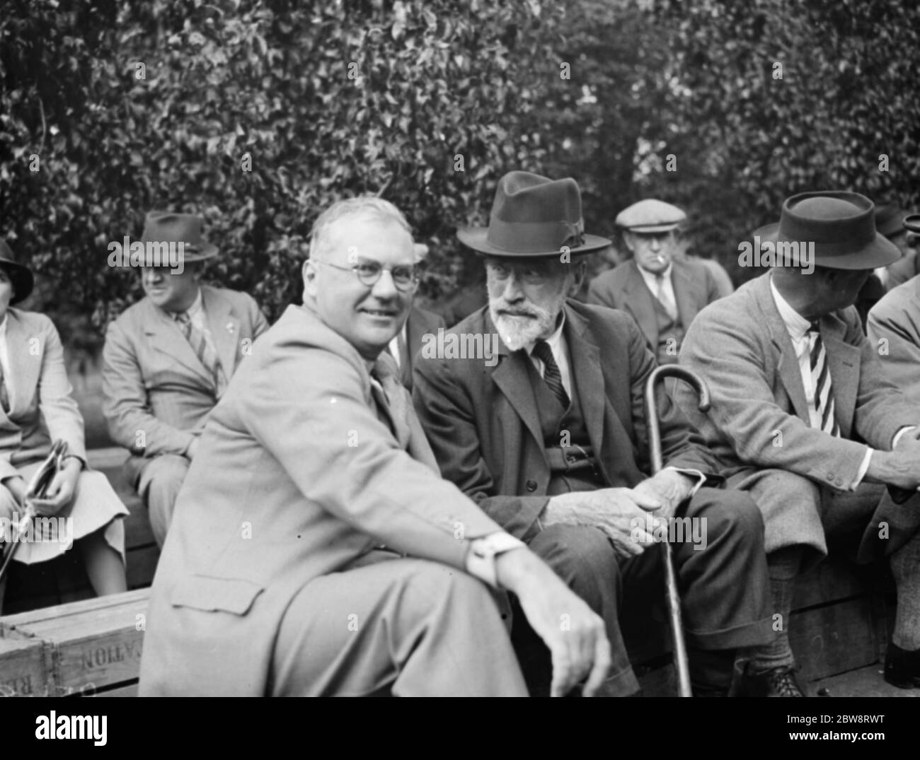 I dott. Hatton e Woodward presso la stazione di ricerca di East Malling, aperti a Kent , dove il dott. Hatton terrà una conferenza. 1938 Foto Stock