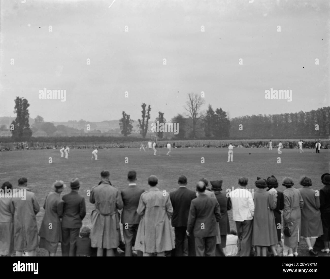 Una squadra di cricket di stampa contro la squadra di cricket di Newcross Speedway a Sidcup , Kent . 1938 . Foto Stock