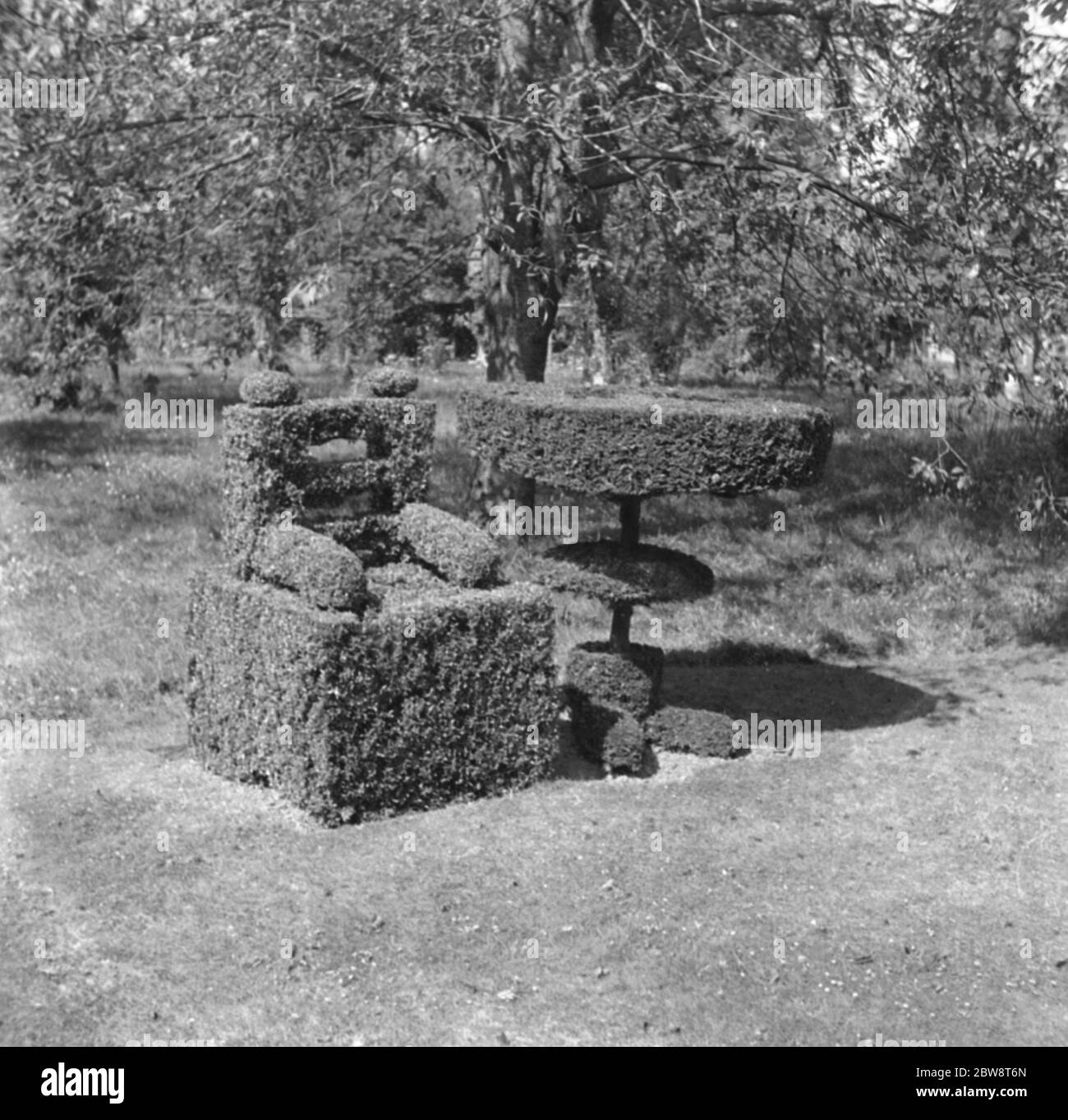 Le figure topiarie del Castello di Hever . 1938 Foto Stock