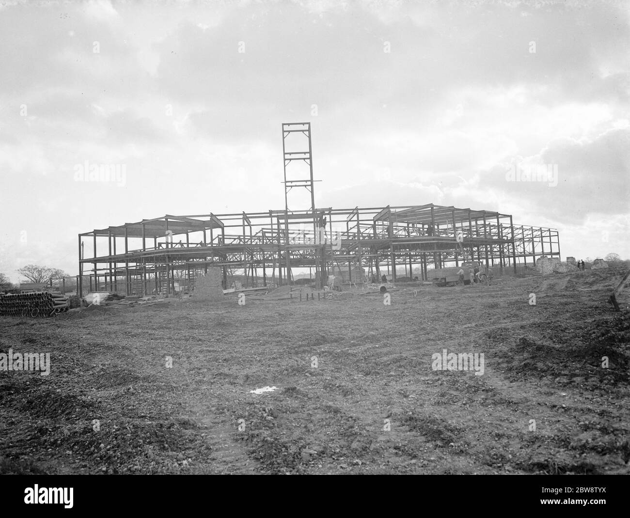 La costruzione della stazione di servizio Jack Olding Ltd a Hatfield, Hertfordshire, Edward Wood Steel Works. 1938 Foto Stock