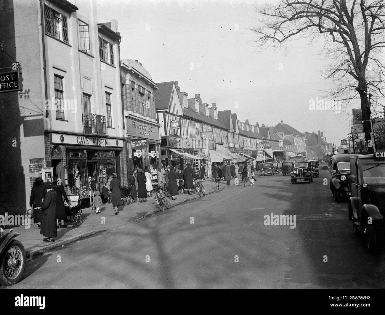 Riparazione stradale su Orpington High Street, Kent . 1938 Foto Stock