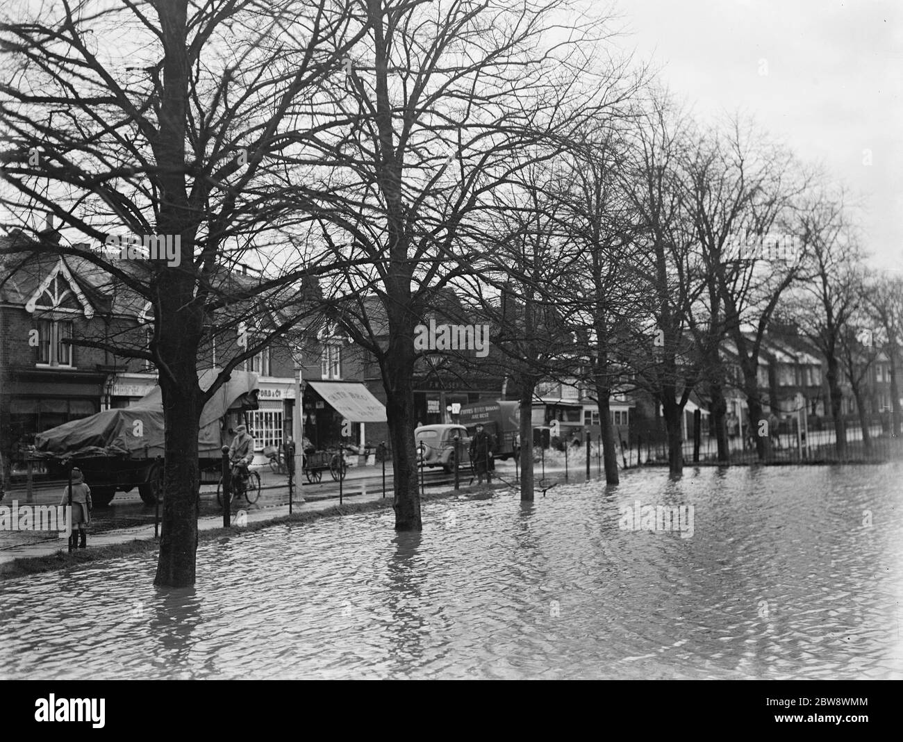 Strade allagate a Sidcup , Kent . 1937 Foto Stock