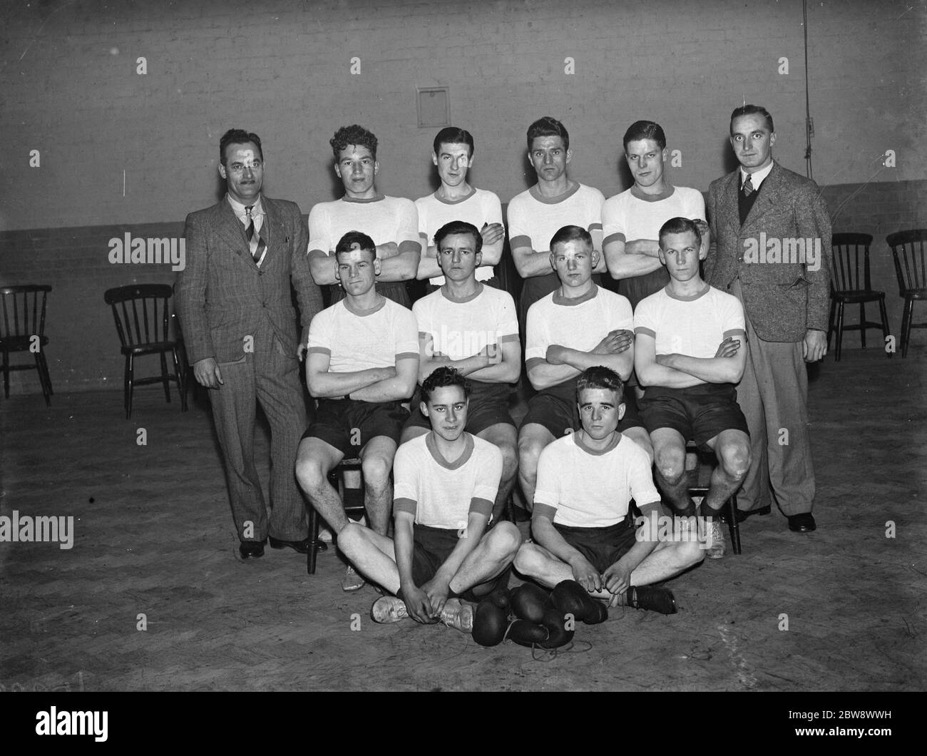 Il team di boxe dell'esercito territoriale di Dartford si pone per una foto di gruppo . 14 gennaio 1939 Foto Stock