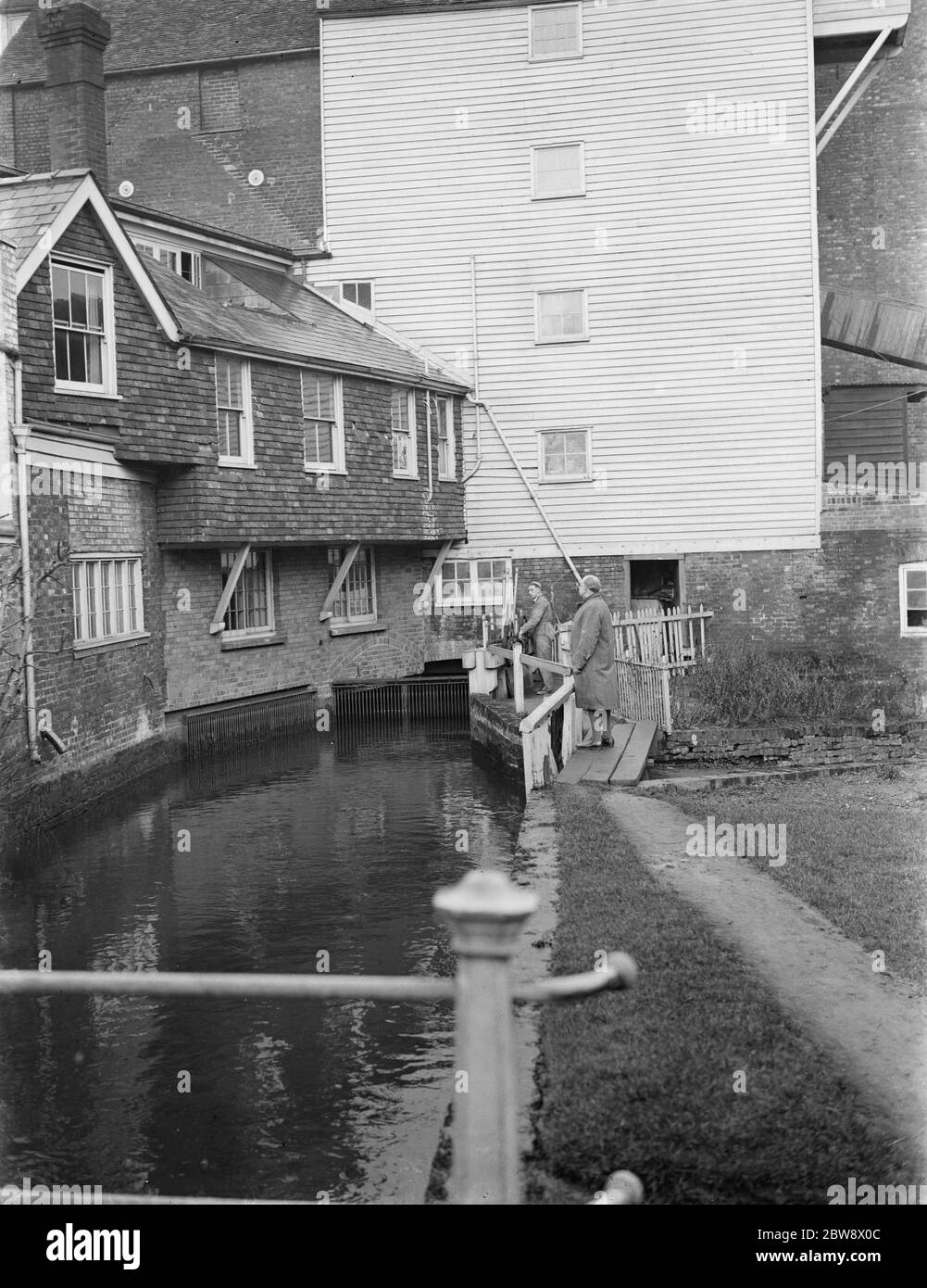 S o Garnham, all'acqua, Four East Hill Mill di Ashford, Kent, che appartiene alla società di fresatura Pedge & Son Ltd. Foto Stock