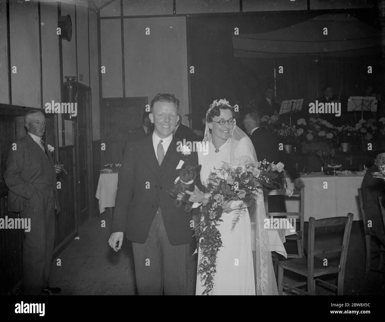 Il matrimonio di L P Hicks e Lilian Charlton a Northcray 1938 Foto Stock