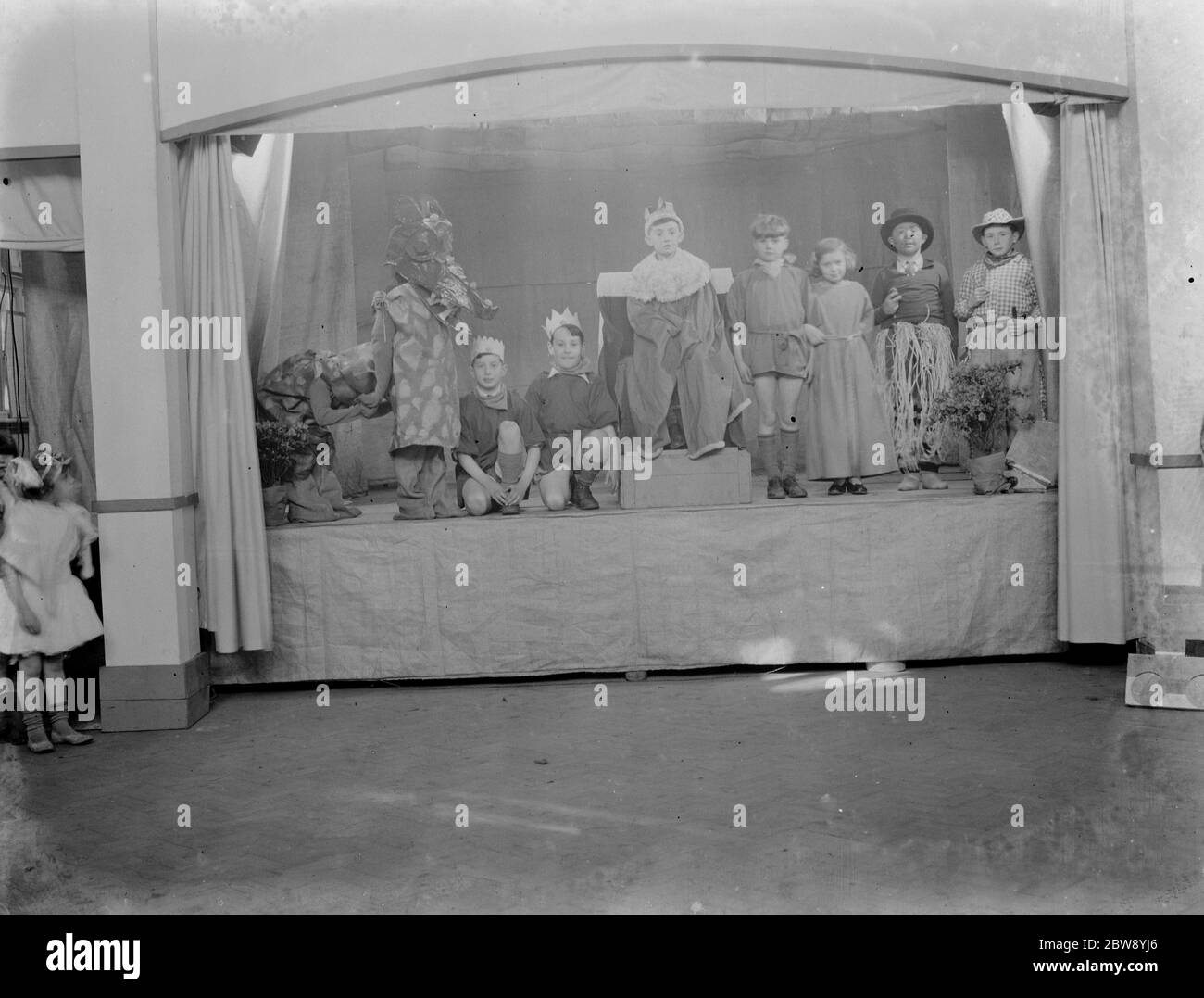 I bambini della St Mary Cray Council School di Bromley , Kent , si esibiscono in un concerto di scena . 1939 Foto Stock