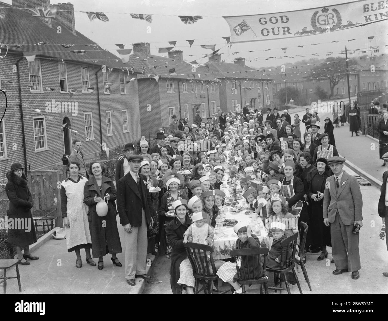 Tè di incoronazione su Franklingham Road a Mottingham , Kent , per celebrare l'incoronazione di Re Giorgio VI . 15 maggio 1937 Foto Stock