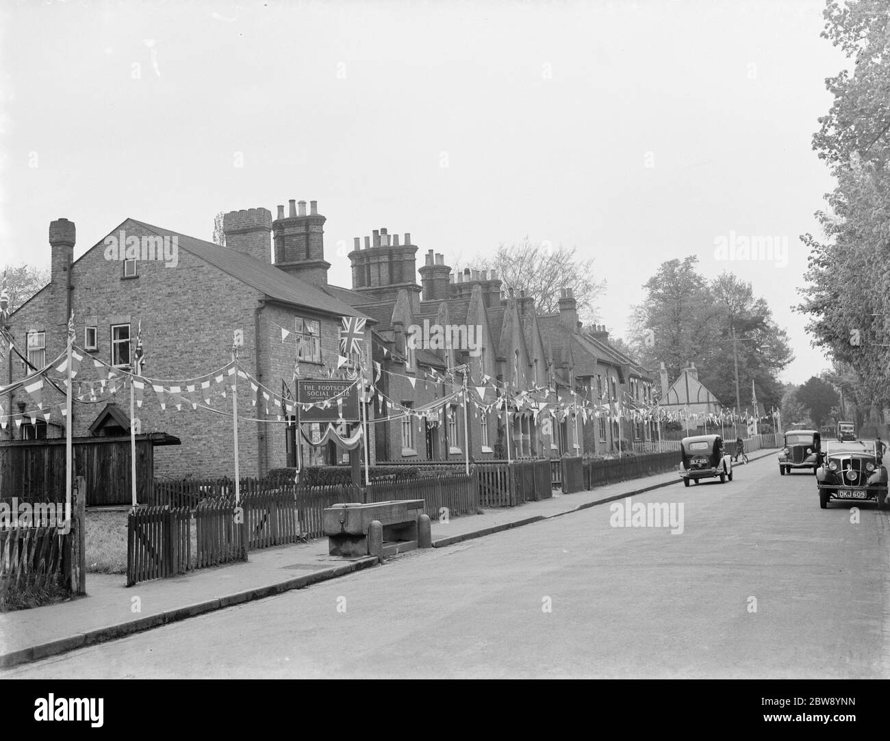 Decorazioni di incoronazione a Foots Cray , Kent , per celebrare l'incoronazione del re Giorgio VI . 6 maggio 1937 Foto Stock