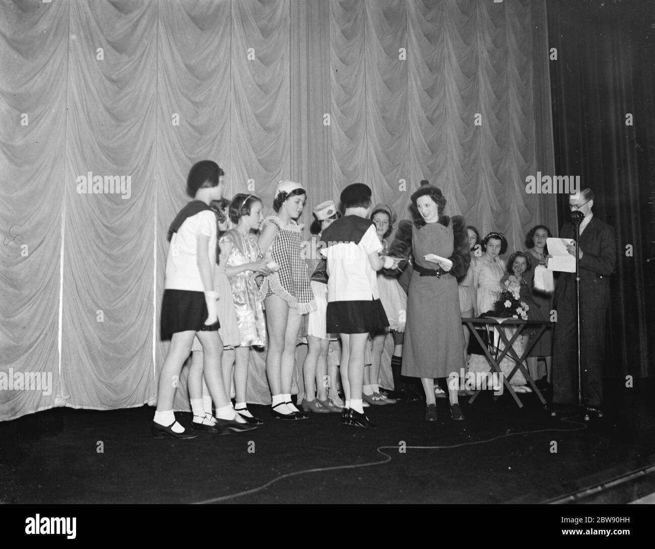 Attrice britannica: Belle Chrystall al cinema Odeon di Sidcup , Kent . 1937 Foto Stock