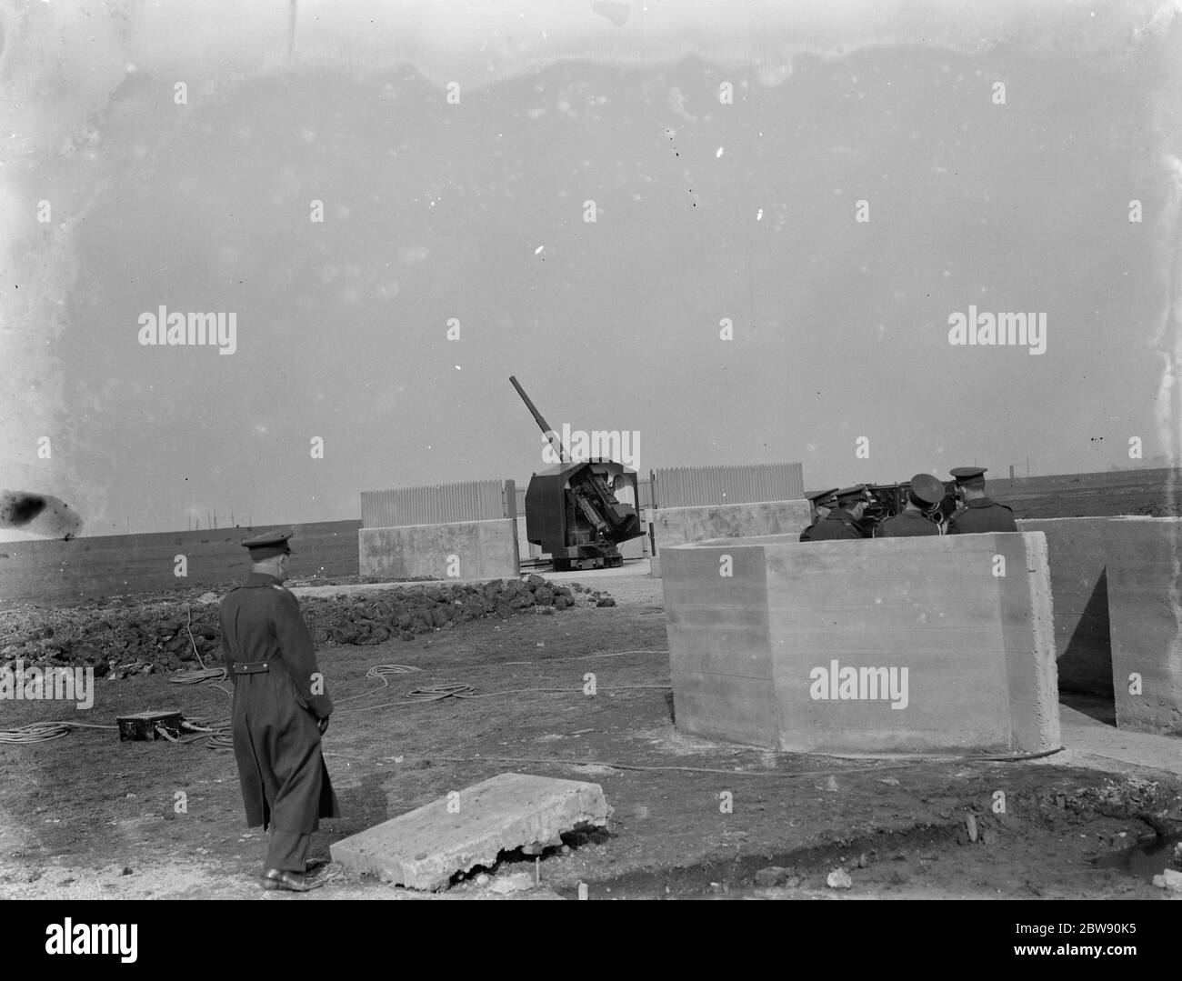 Addestramento dell'equipaggio di armi anti-aerei con un predittore sulla destra emplement . 1936 Foto Stock