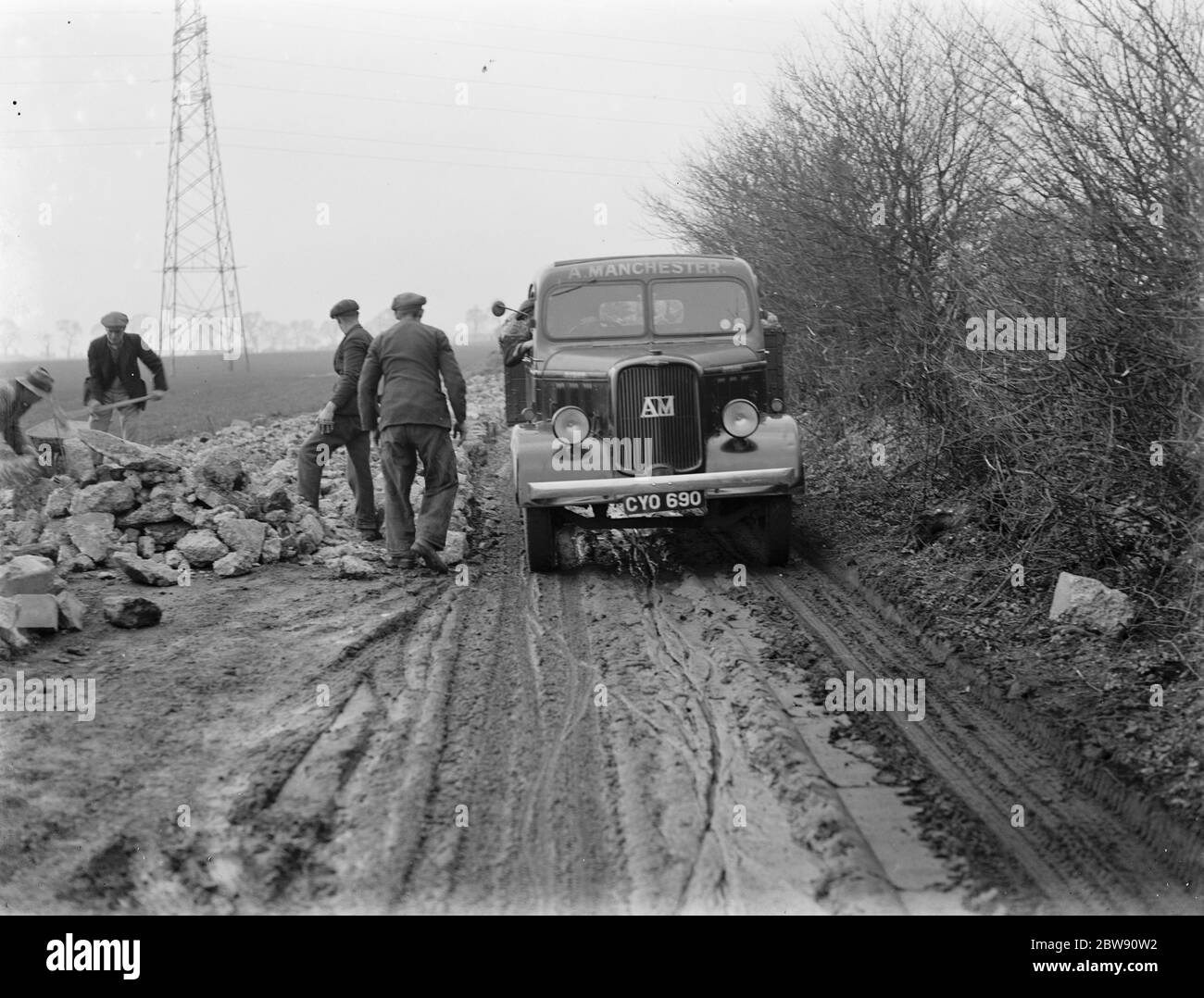 Uomini che lavorano alla costruzione del Dartford Tunnel a Kent . 1937 Foto Stock