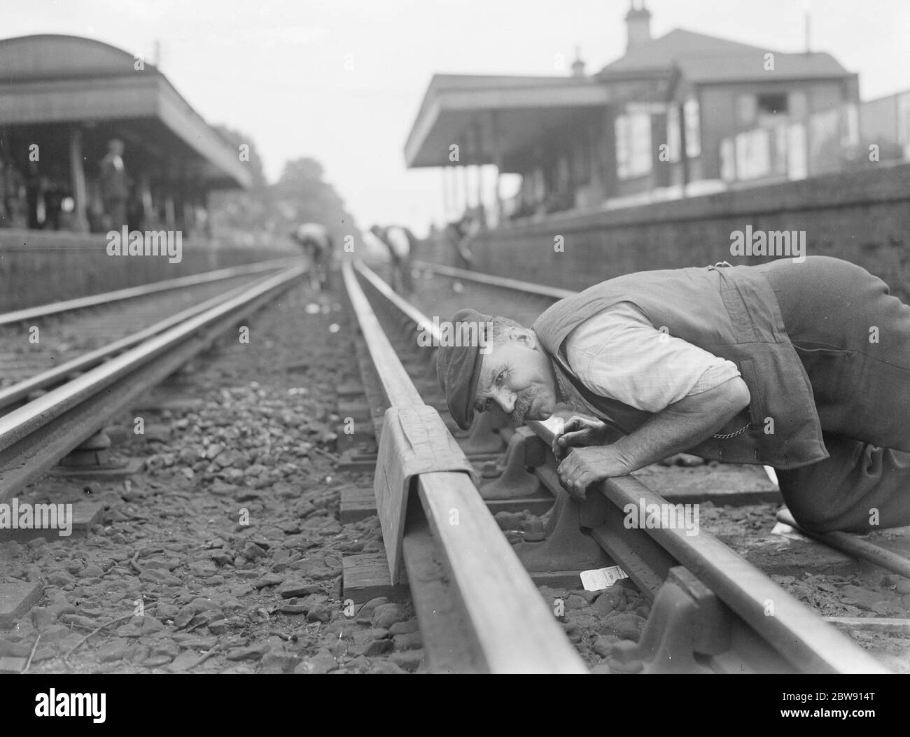 Un ringhiere che misura le linee ferroviarie a Sidcup , Kent . 1937 Foto Stock
