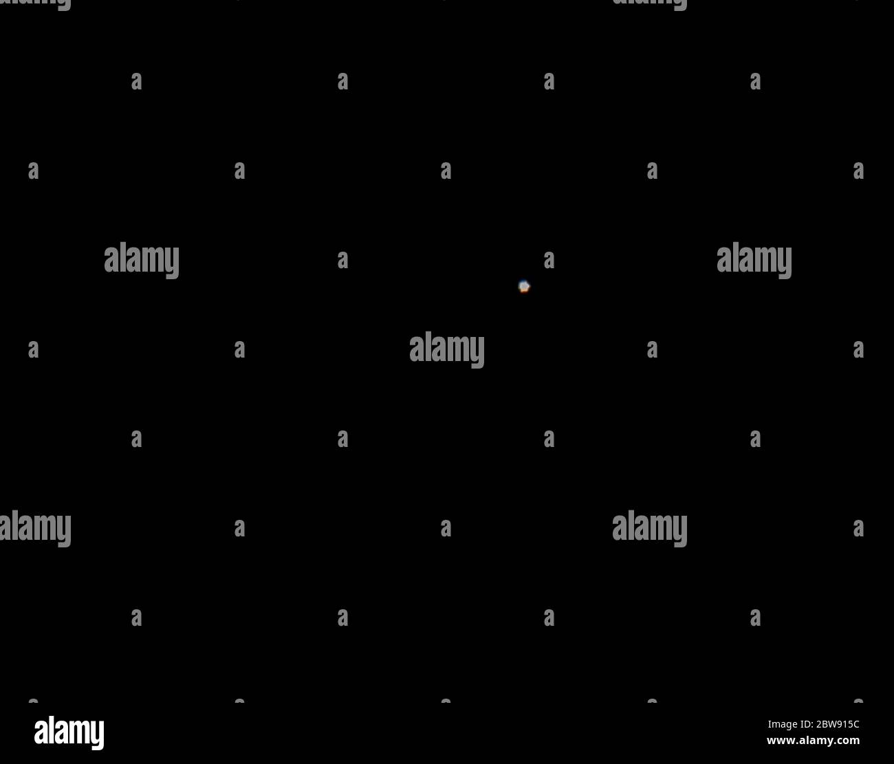 Mansfield, Nottinghamshire, Regno Unito. 30 maggio 2020. La SpaceX di Elon Musk, la capsula spaziale con equipaggio, chiamata Dragon, può essere vista dal Regno Unito volando verso il basso sull'orizzonte sud-occidentale prima di dirigendosi verso la Stazione spaziale Internazionale. Credit: Alan Beastall/Alamy Live News. Foto Stock