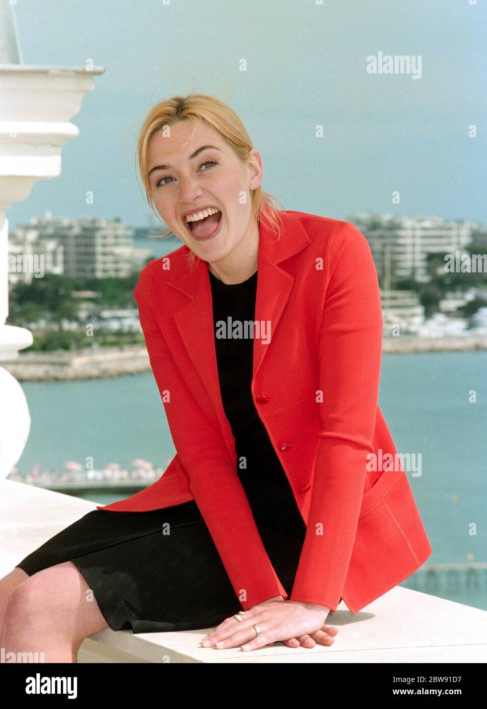 CANNES, FRANCIA. 1996 maggio: Attrice Kate Winslet al 49° Festival del Cinema di Cannes. Foto del file © Paul Smith/Caratteristiche Foto Stock