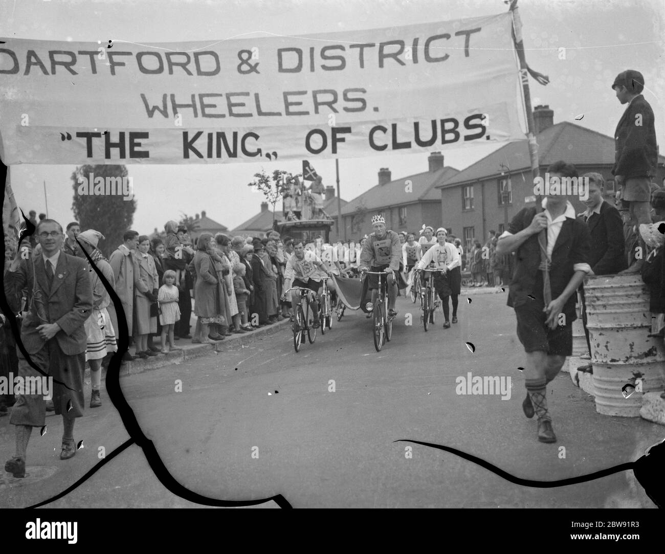 Il Dartford & District Wheelers Club nella processione del Carnevale di Dartford . 1939 . Foto Stock