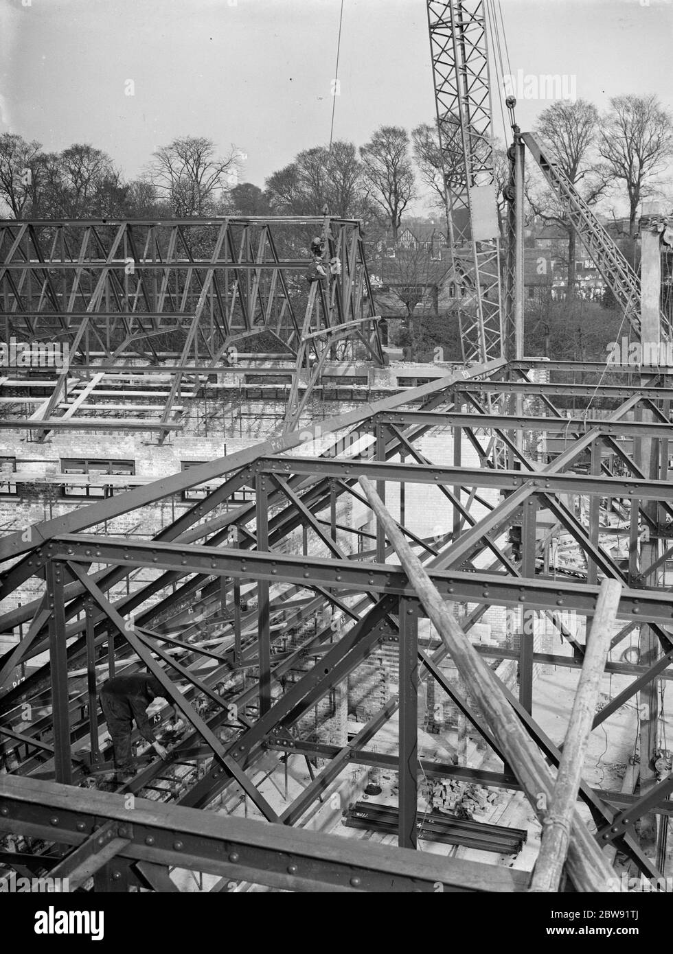 A Eltham le nuove vasche da bagno in costruzione. 1938 Foto Stock