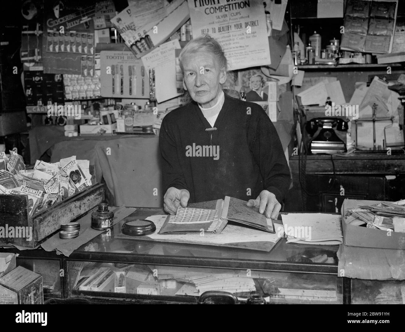 H. Thomas, la Mistress Post a Farningham, Kent. 1938 Foto Stock