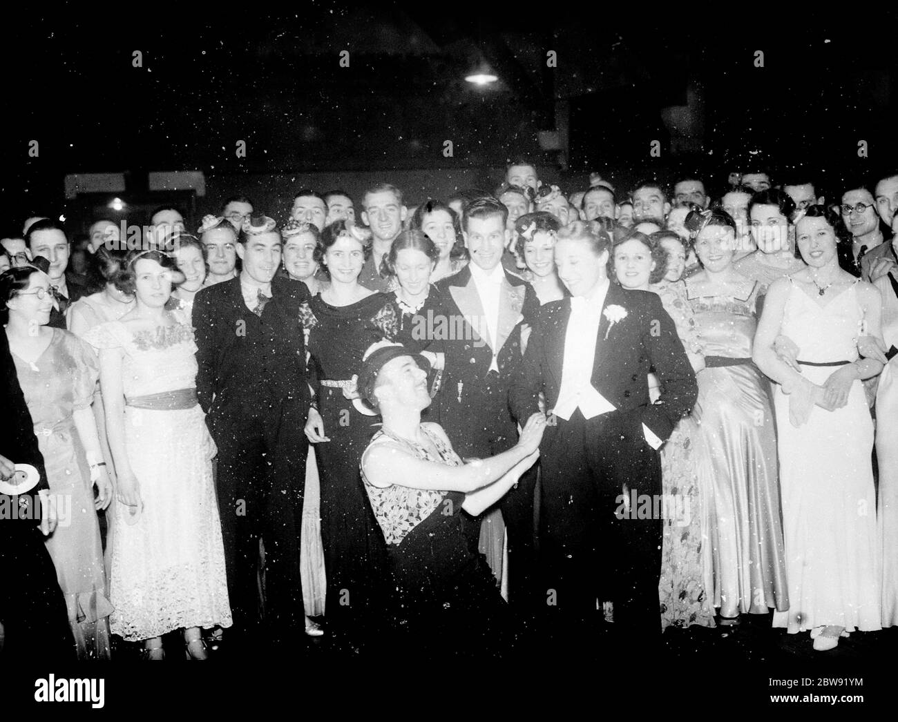 I partecipanti al ballo dell'anno del Leap a Eltham . 29 febbraio 1936 Foto Stock
