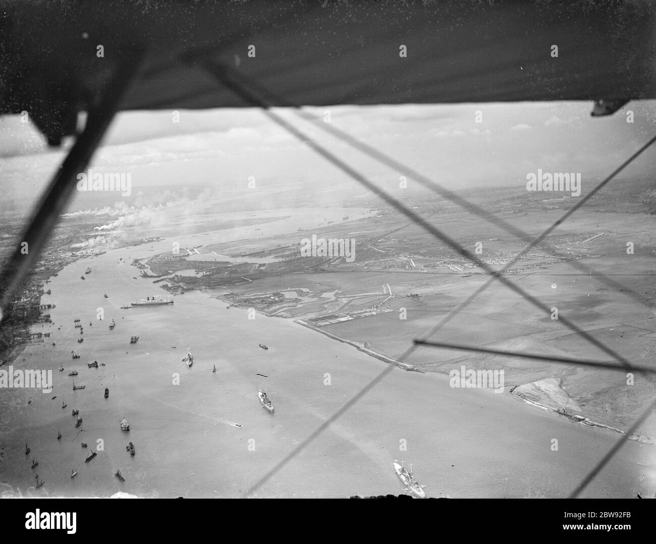 Una vista aerea dei moli di Tilbury sul fiume Tamigi in Essex. 1939 . Foto Stock