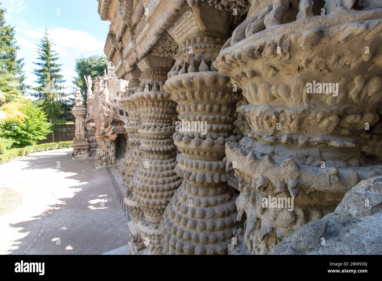 Palais Ideal du facteur Cheval. Maison. Curiosità, edificio surreale, architettura d'arte naïve, costruita da Ferdinand Cheval, postino. Foto Stock