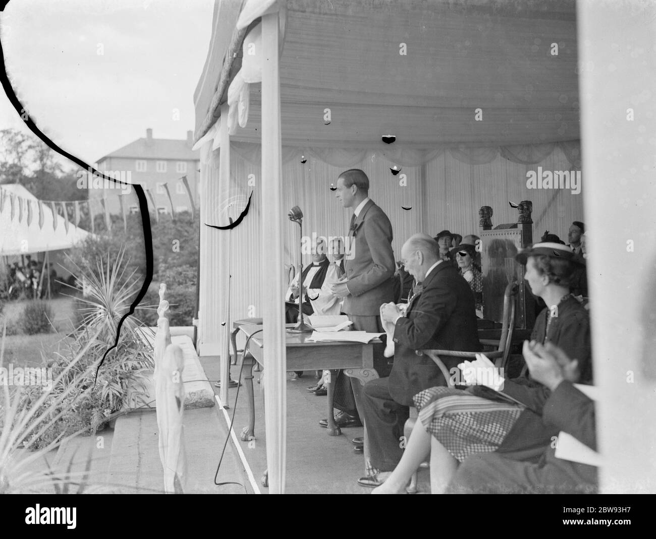 Il Principe Giorgio , il Duca di Kent (a destra) , in visita alla nuova casa di infermiera del Memorial Hospital di Woolwich , Londra . Qui il Duca fa un discorso . 1939 Foto Stock