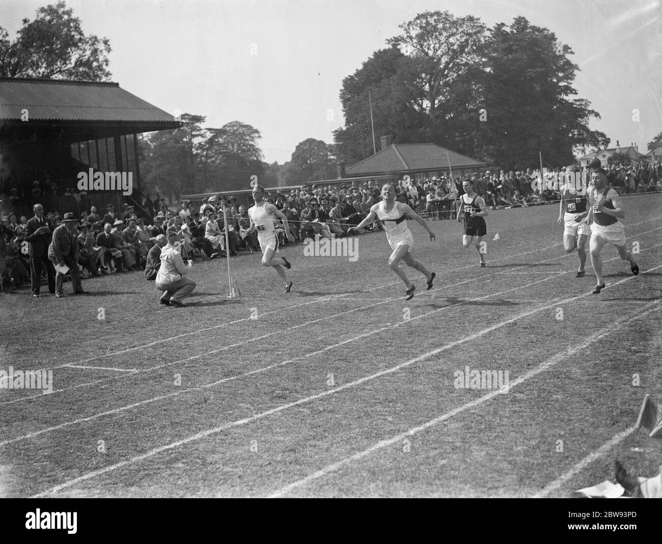Il traguardo della finale di 100 metri al campionato AAA Kent . 1939 Foto Stock