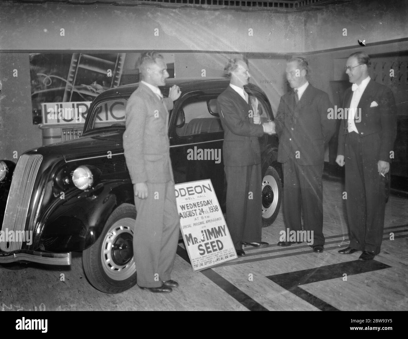Presentazione di un'auto promozionale presso la Sala del pozzo Odeon a Eltham , Kent . 1938 Foto Stock