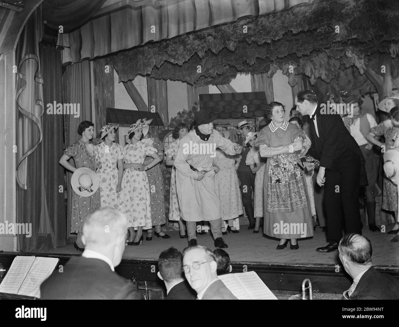 La Società operatica di Petts Wood che si esibisce sul palco . 1936 Foto Stock