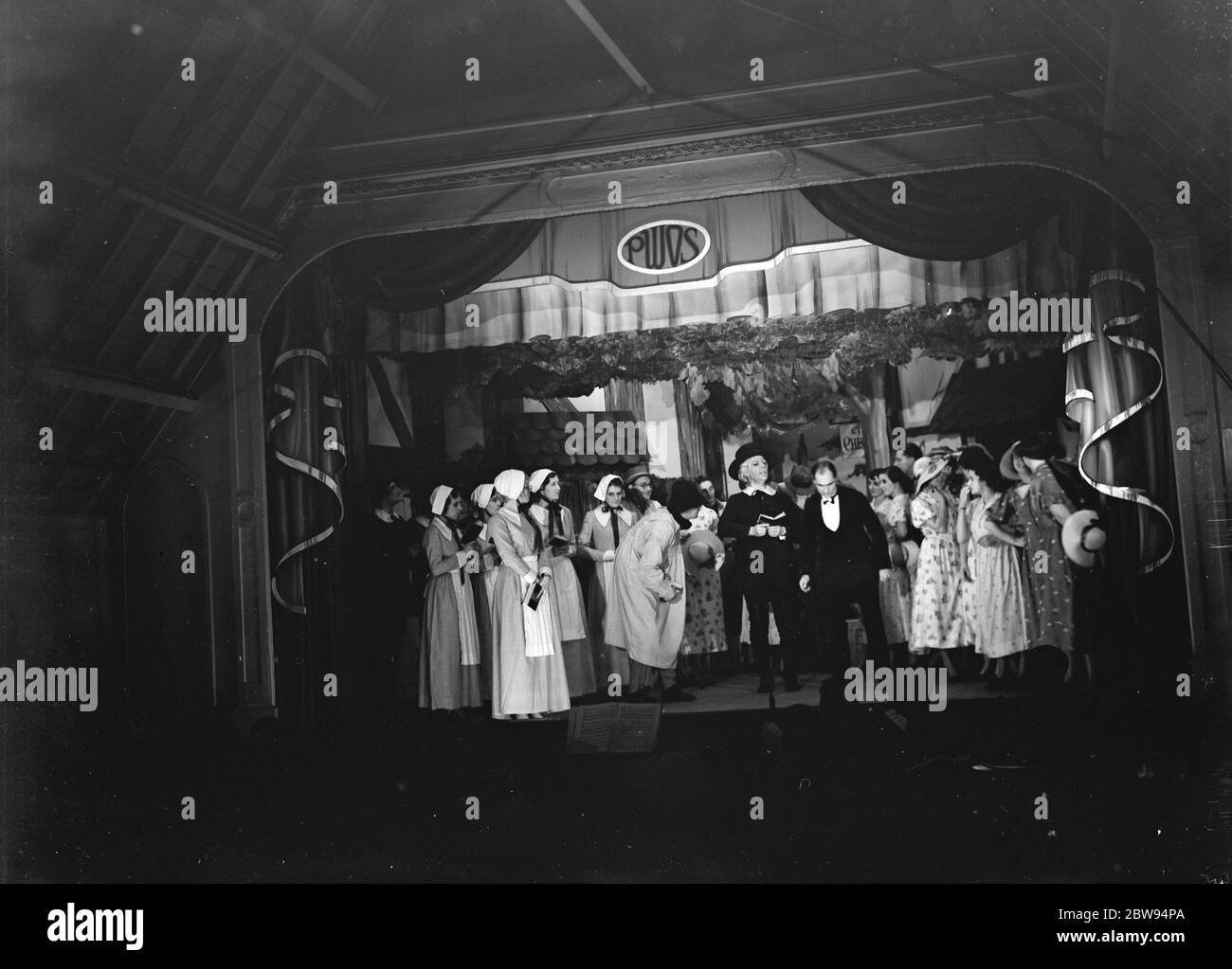 La Società operatica di Petts Wood che si esibisce sul palco . 1936 Foto Stock