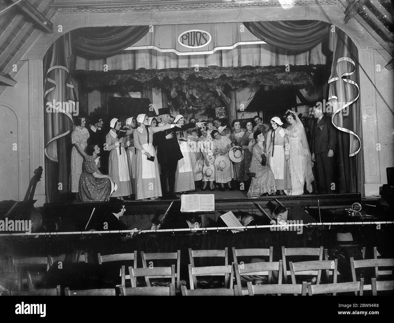 La Società operatica di Petts Wood che si esibisce sul palco . 1936 Foto Stock