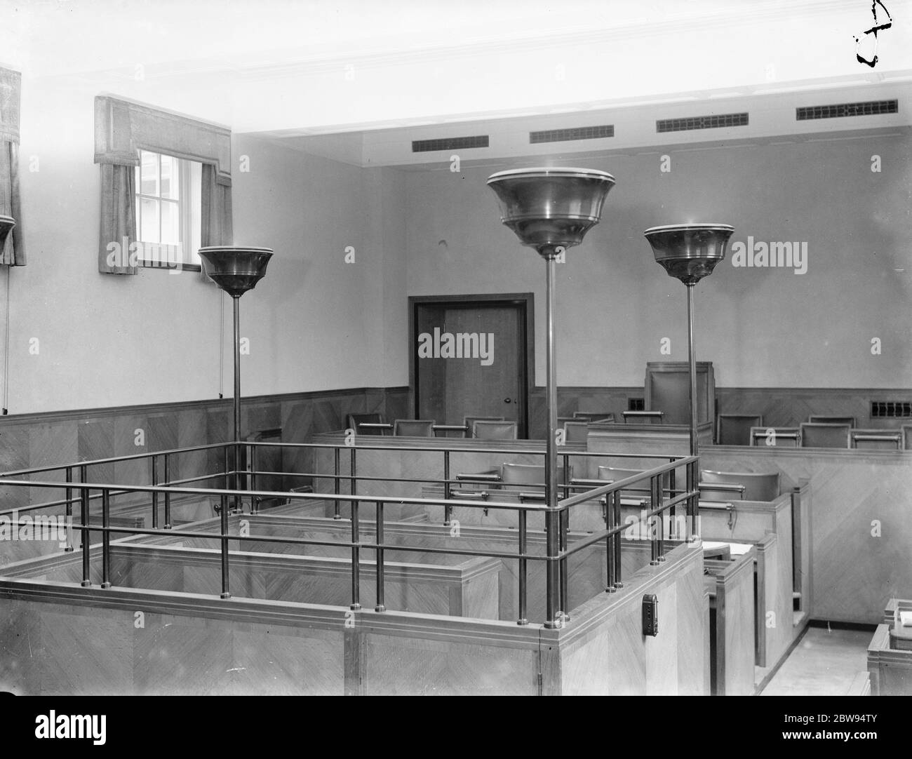 Nuovo edificio di corte giovanile a Bromley, Londra . Una vista interna . 1937 Foto Stock