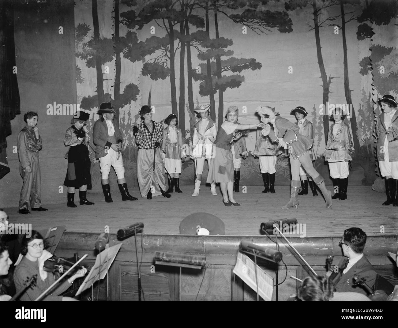 Una pantomina di Cenerentola suonata presso la Parrocchia Eltham di Kent . 1937 Foto Stock