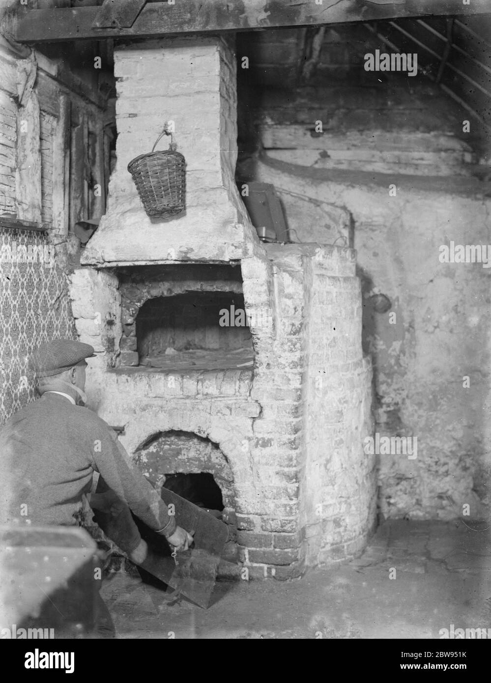 Un incendio tudor posto in un edificio a Swanley, Kent . 1936 Foto Stock