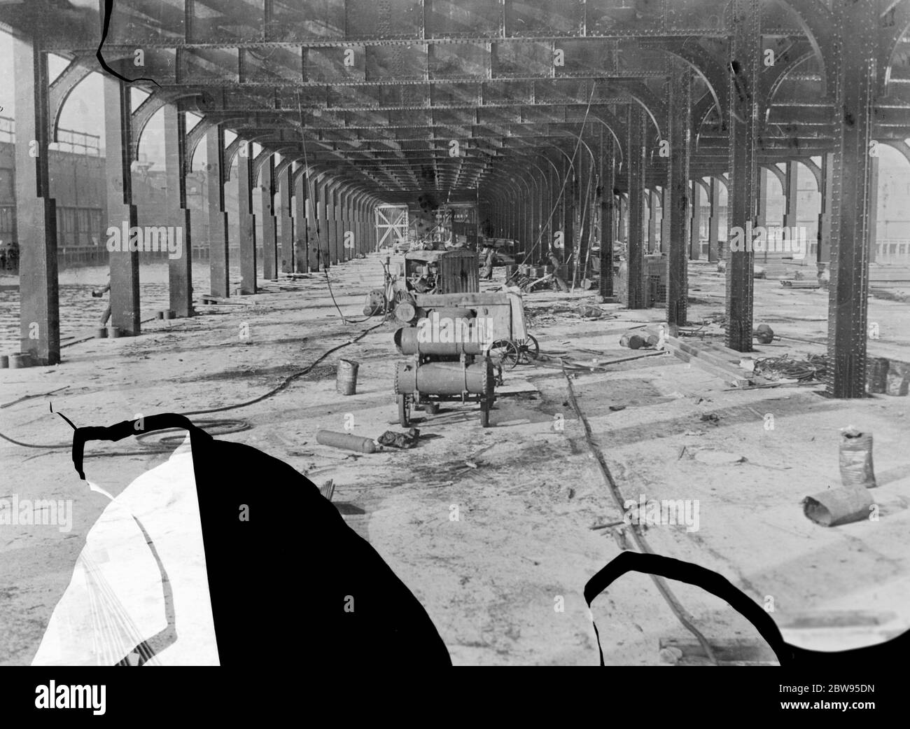 New Cunard ier si avvicina al completamento a New York . Il nuovo Molo Cunard Line , ai piedi della 14th Street e del fiume Hudson a New York, è in fase di completamento. Sostituirà il vecchio molo bruciato dal disastroso incendio lo scorso anno . Il livello inferiore del molo si avvicina ora al completamento . 12 novembre 1932 Foto Stock