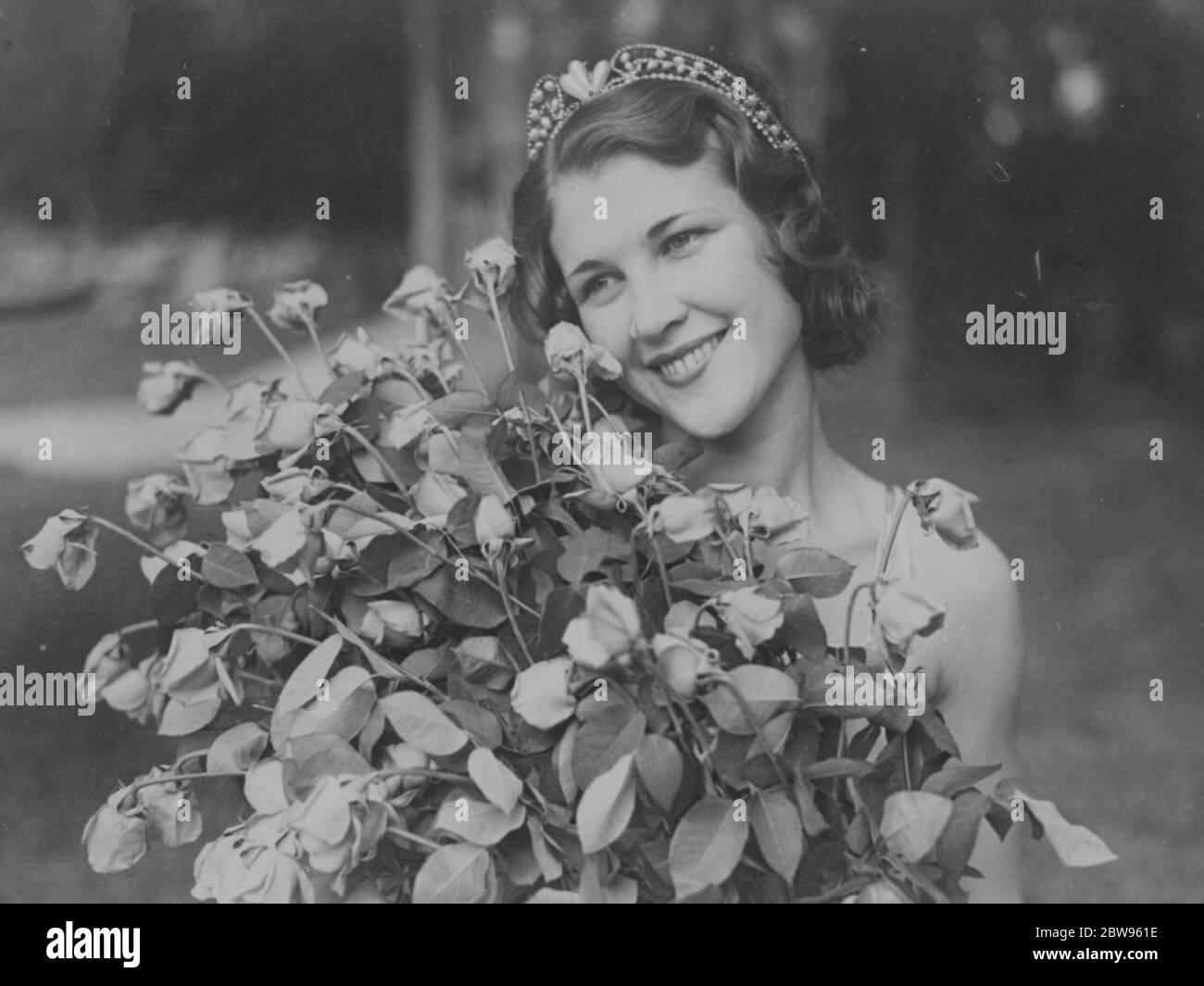 Eletta Regina delle rose di Pasadena . Bella signorina Dorothy Edwards , di Pasadena , California , USA che è stata scelta come regina del prossimo torneo di rosa che si terrà il giorno di Capodanno . 12 novembre 1932 Foto Stock