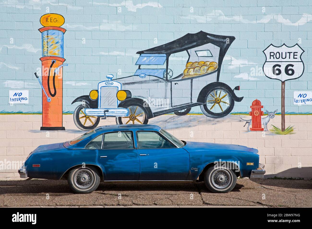 Murale su Auto Repair Shop, Holbrook City, Route 66, Arizona, USA (dipinto da Servo) Foto Stock