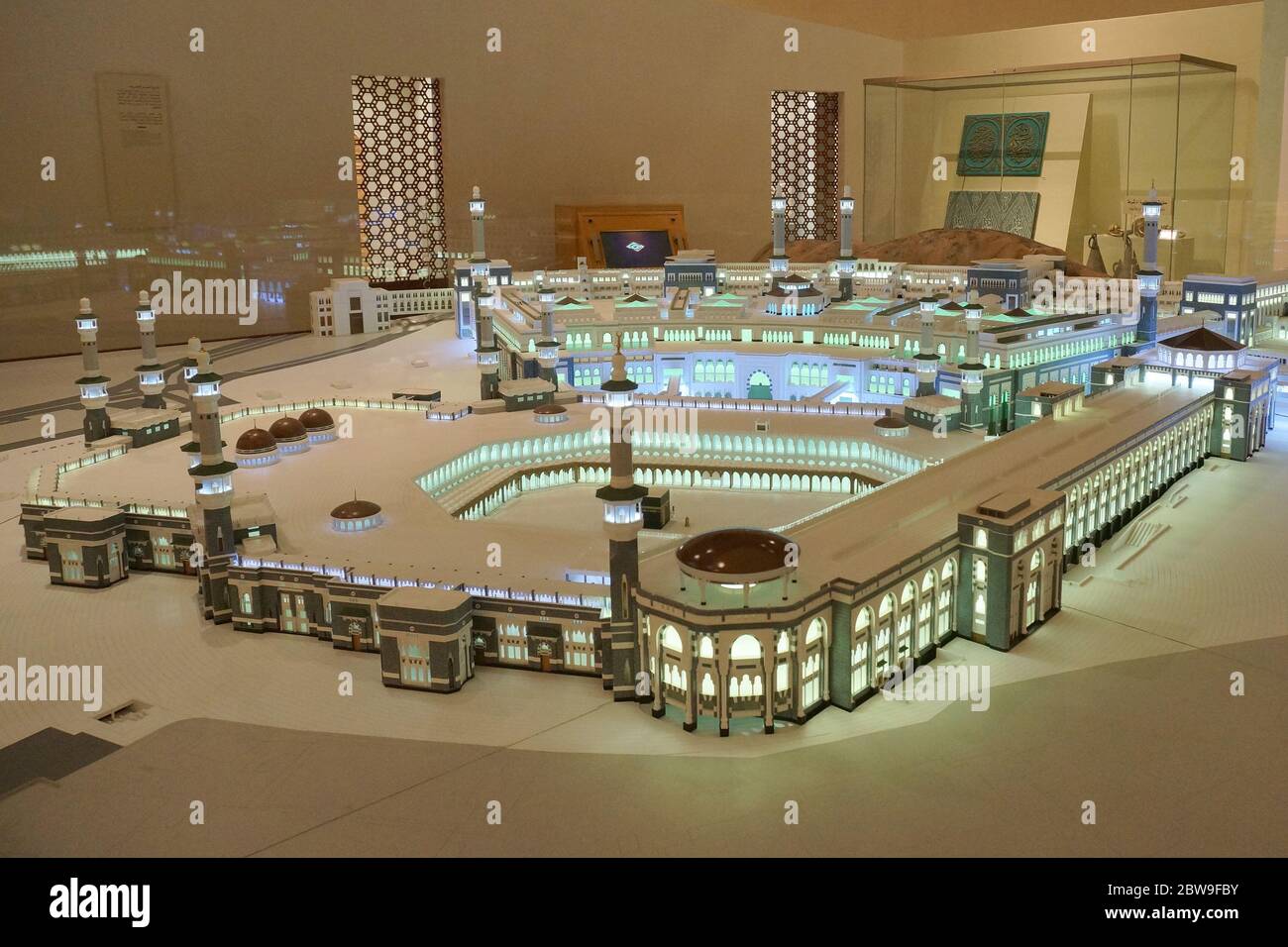 Modello in scala della Grande Mecca di Mecca o Makkah esposto al Museo Nazionale di Riyadh, Regno dell'Arabia Saudita. Foto scattata il 9 agosto 2017. Foto Stock