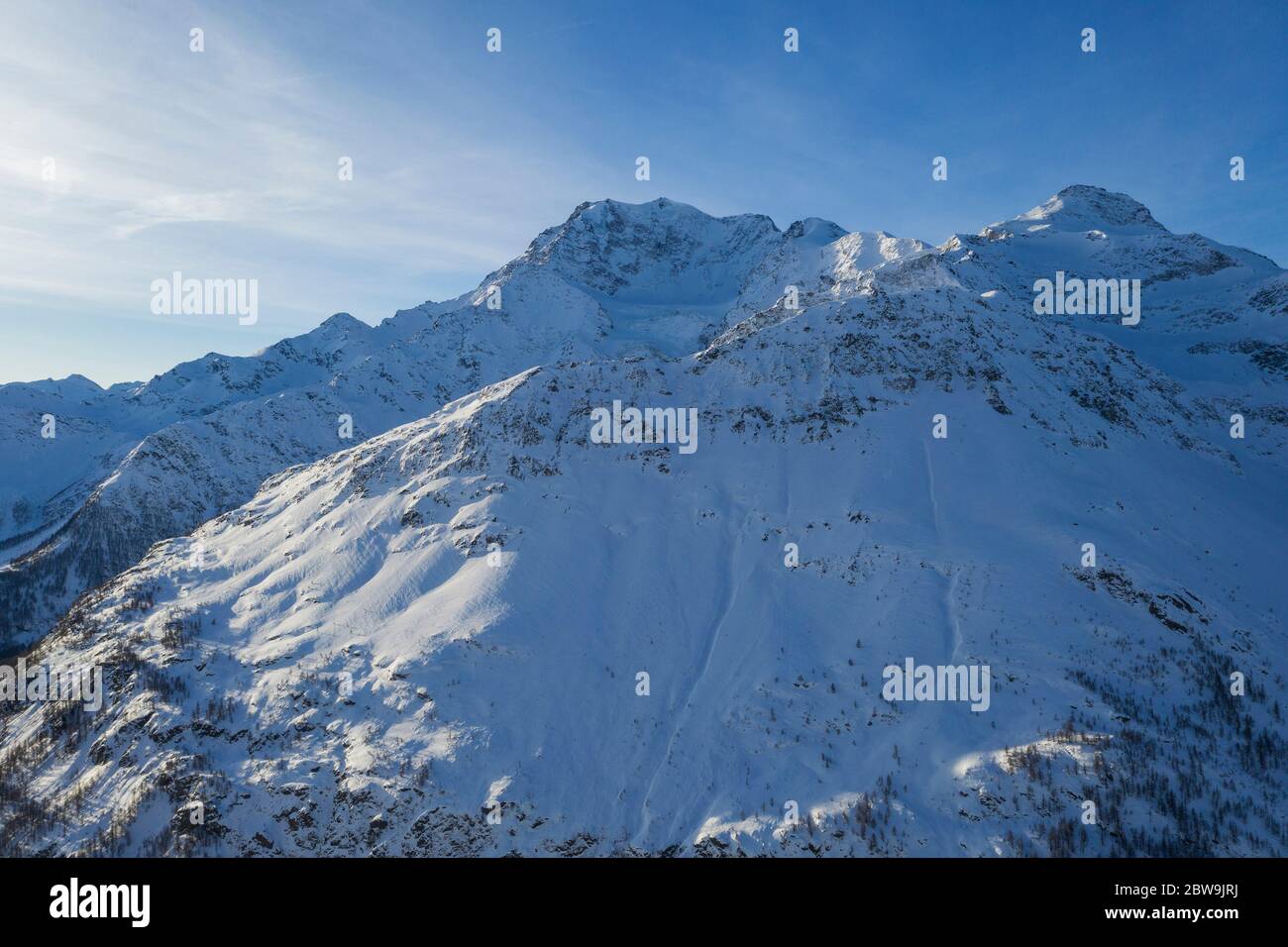 Svizzera, Canton Wallis, passo del Simplon, montagne in giornata di sole in inverno Foto Stock