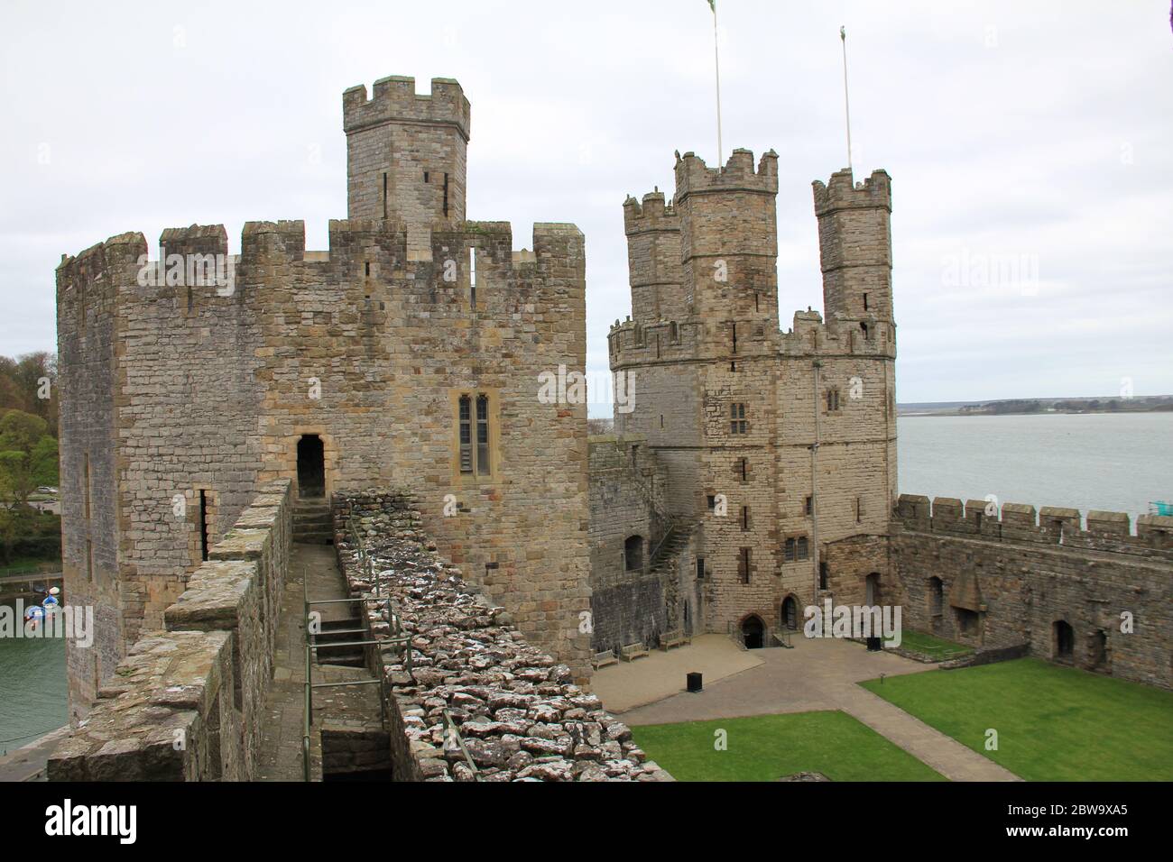 Castello di Caernarfon a Caernarfon, Galles del Nord. Regno Unito Foto Stock