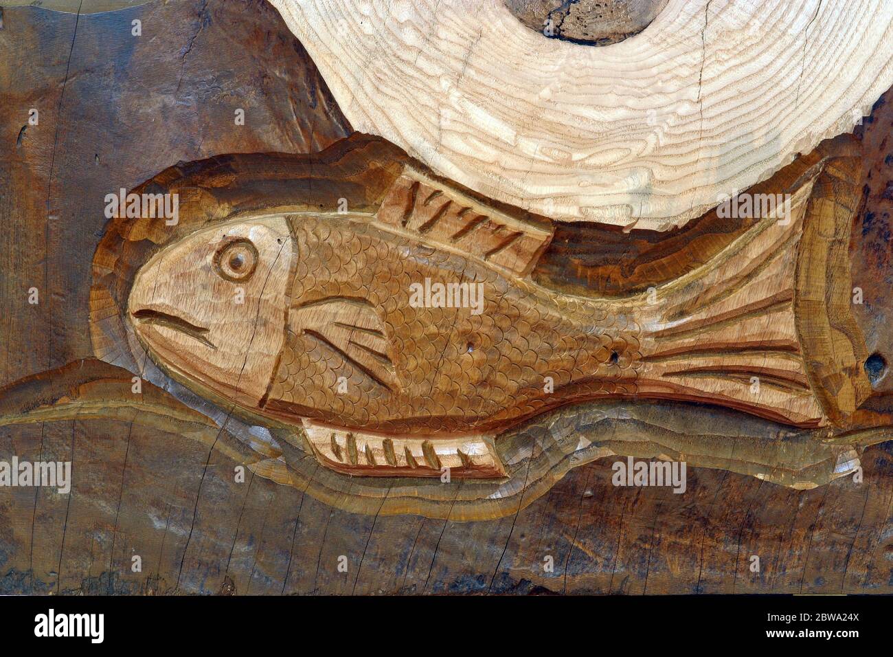 Pesce simbolo del cristianesimo, particolare dell'altare maggiore nella chiesa di San Michele Arcangelo a Petrovina, Croazia Foto Stock