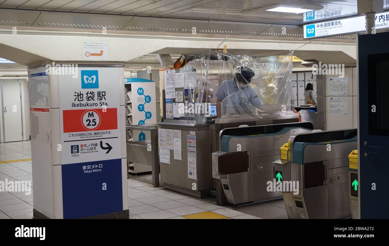 Ikebukuro, Tokyo Giappone - Maggio 2020 : Stazione di Ikebukuro durante la pandemia del coronavirus Foto Stock