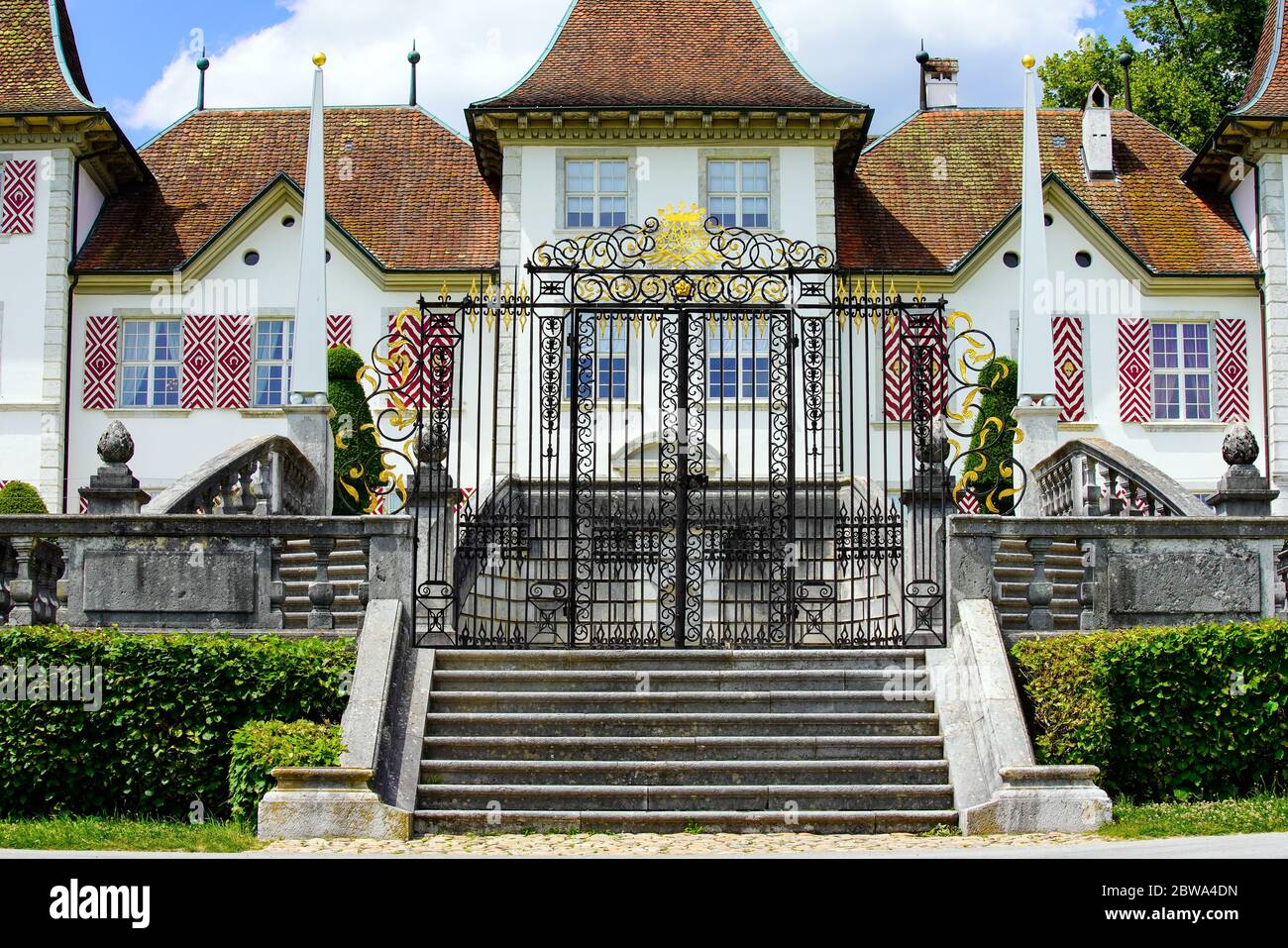 Vista frontale del Castello di Waldegg. Gli elementi in stile francese e italiano si mescolano con la rigorosa architettura di una Soletta. Cantone Soletta, Svizzera. Foto Stock