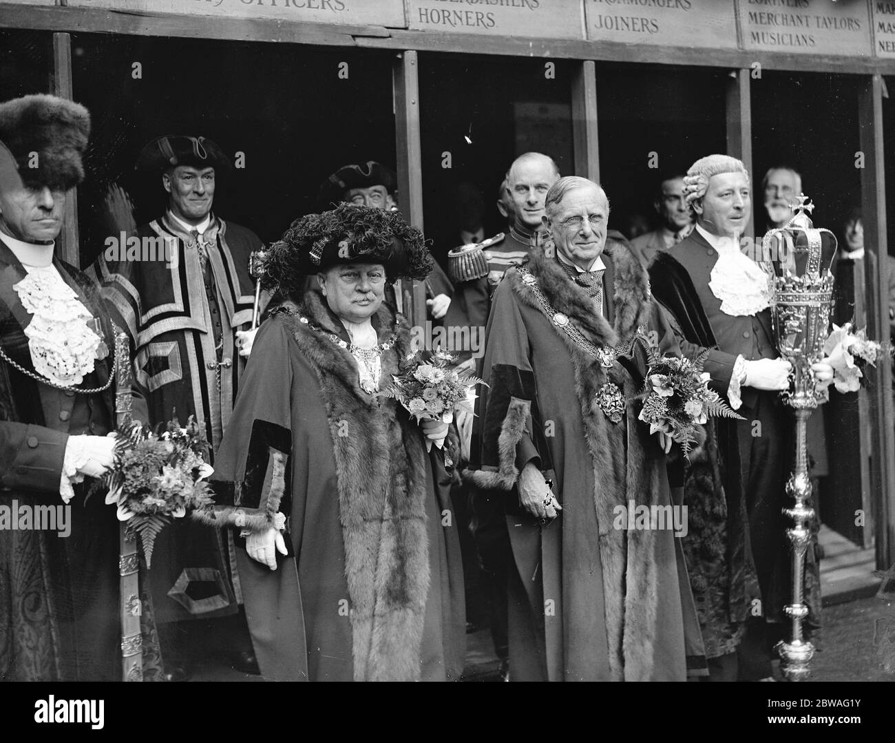 L' elezione del nuovo Lord Mayor di Londra . Il Signore sindaco in pensione, Sir Stephen Killick ( a sinistra ), in piedi con il nuovo sindaco, Sir Percy Vincent . 28 settembre 1935 Foto Stock